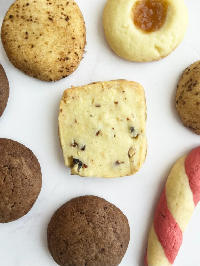 1 masa, 6 galletas (galletas de mantequilla) 6 Galletas de almendras y arandanos