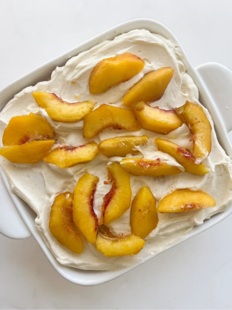 Torta de duraznos y crema