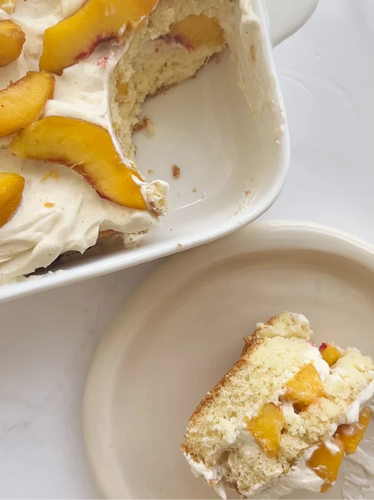 Torta de duraznos y crema