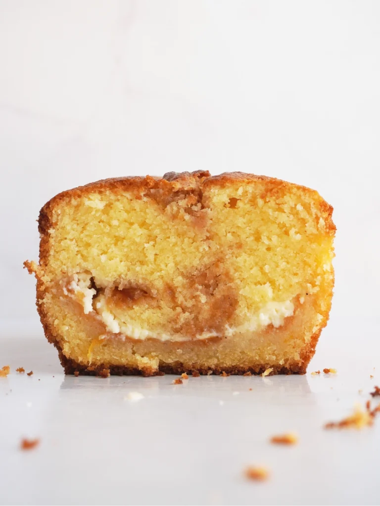 Budín con mermelada y queso crema