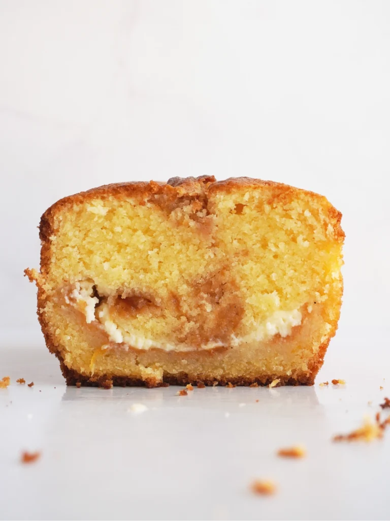 Budín con mermelada y queso crema