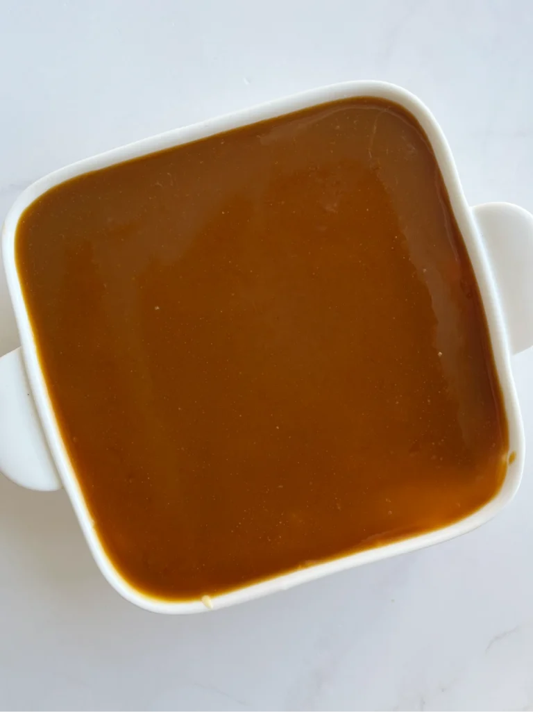 Tiramisú con caramelo salado