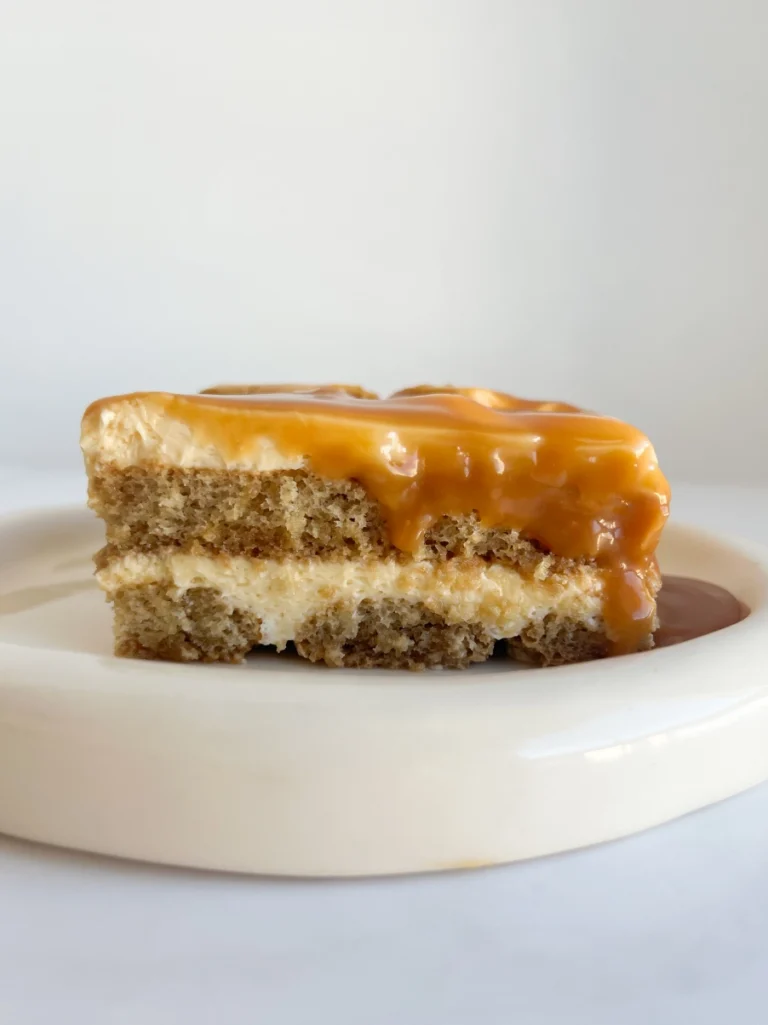 Tiramisú con caramelo salado