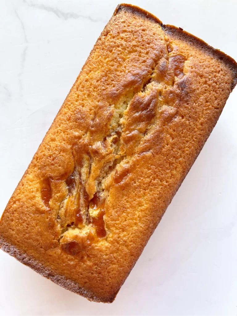 Budín con mermelada y queso crema