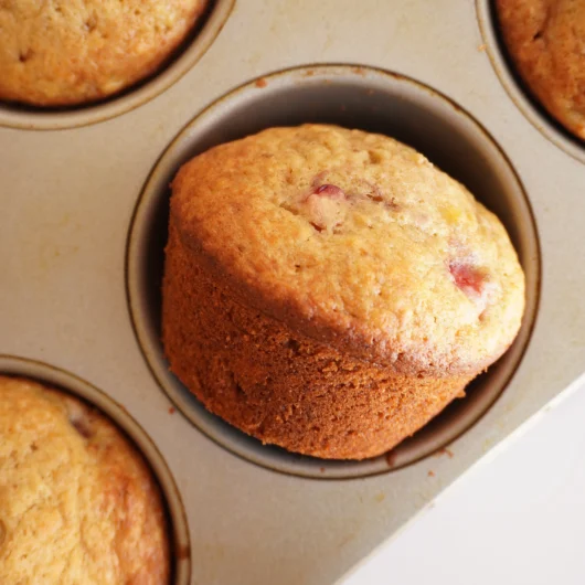 Muffins de banana y frutilla (fresa) 3 Muffins de banana y frutilla (fresas)